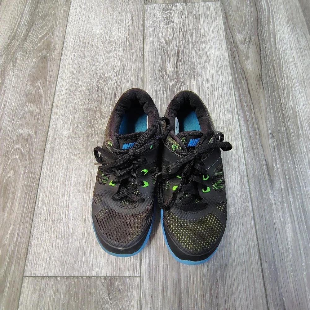 Nike Kids Black and Neon Green Sneakers